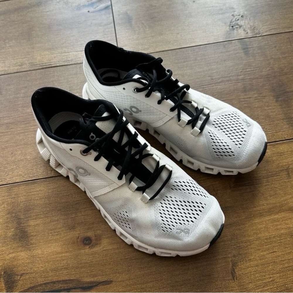 On Running Cloud,  White and Black Running Shoes size 7.5 PLEASE READ BELOW - Picture 2 of 12